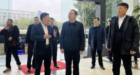 涪陵区委副书记、区政府代理区长董奕锋来美心翼申调研